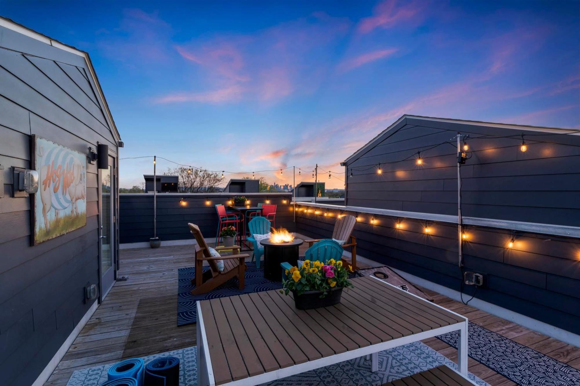 Dolly Partyon - Downtown Views - Rooftop - Groups